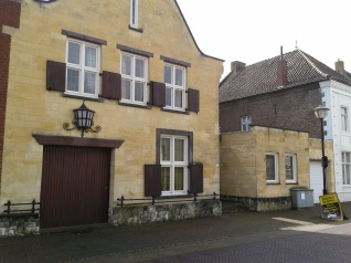 Haus aus Mergelstein